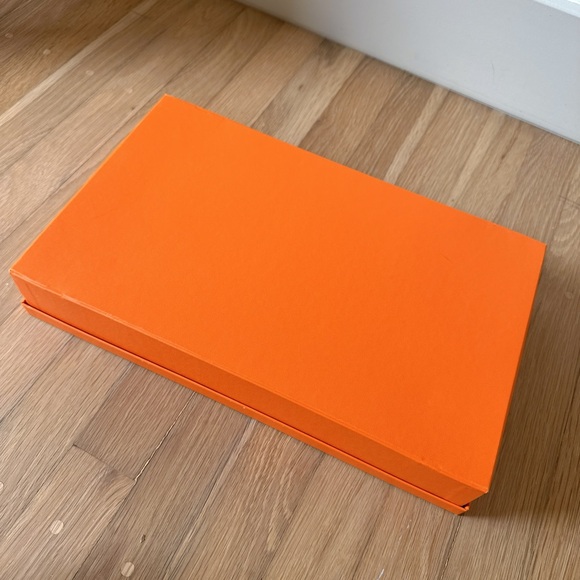 Authentic Hermès empty Box size 15*9*2.5 - Picture 2 of 4